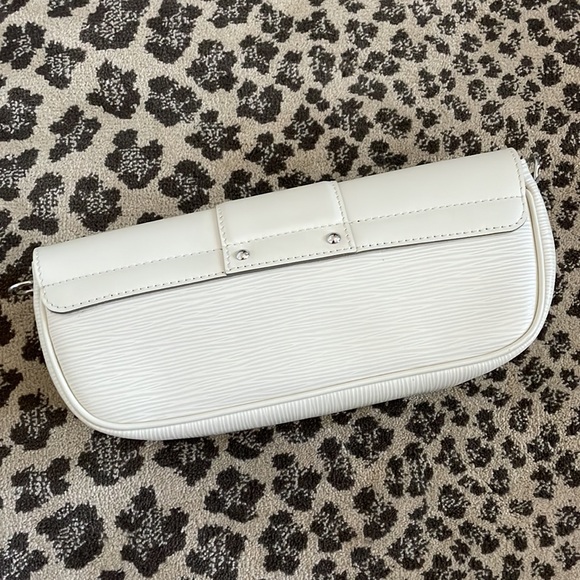 Louis Vuitton Epi Leather Montaigne Clutch Bag - Picture 4 of 15